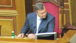Янукович підписав "амністію" та скасування резонансних законів
