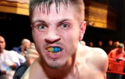 Украинец Хитров разобрался с американским боксером за три раунда