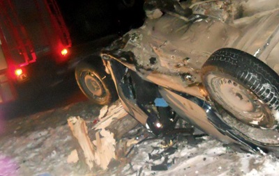 В Киеве Audi врезалась в дерево, погибли два человека