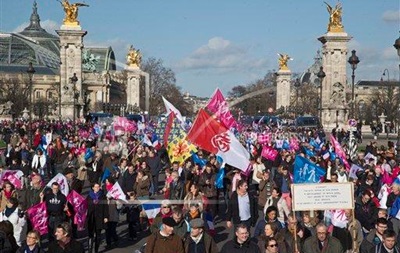 Более 500 тысяч человек протестуют против однополых браков в Париже
