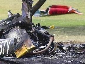 В США четыре человека погибли при падении вертолета на шоссе