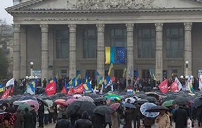 Суд обязал протестующих освободить помещения Тернопольской ОГА 