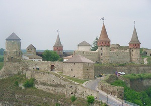В результате сильного ветра рухнула одна из башен Каменец-Подольской крепости
