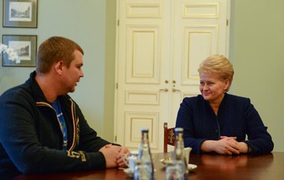 Лідер Автомайдану Булатов зустрівся із президентом Литви