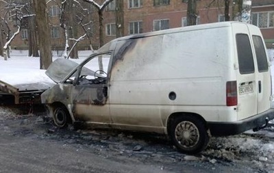 У Києві невідомі підпалили два автомобілі