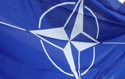 У НАТО пропонує ВР розробити перехідний документ щодо зміни Конституції