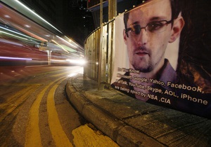 К Сноудену приехали друзья-американцы