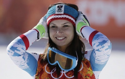 Австрийская горнолыжница на пределе сил выиграла супергигант