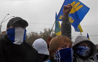 Самооборона Майдану затримала молодиків біля метро Арсенальна - нардеп
