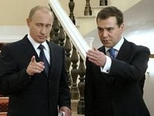 Медведев по рейтингу обогнал Путина