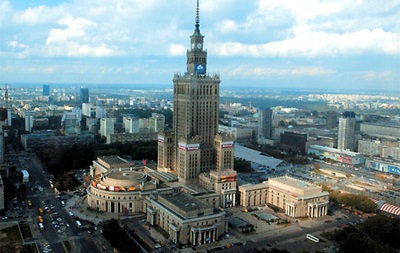 Варшава будет ежедневно освещать самый высокий дом в Польше цветами украинского флага