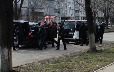 В интернет попали фото, как Добкин убегает после съезда в Харькове