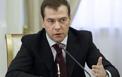 Медведев не знает, где находится Азаров