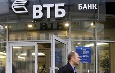 ВТБ вслед за Сбербанком приостановил выдачу новых кредитов в Украине