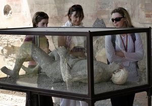 В Помпеях выставили останки жертв извержения Везувия