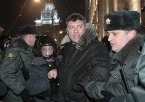 Милиция неожиданно увезла Немцова из СИЗО