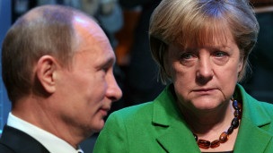 Путін і Меркель домовилися про діалог щодо України