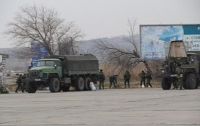 Російські військові покидають керченську поромну переправу