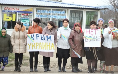 Тысячи женщин Крыма вышли 8 марта на акцию за мир