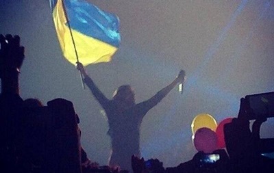 На концерте 30 Seconds to Mars в Киеве зал скандировал   Слава Украине! ,  Героям слава! 