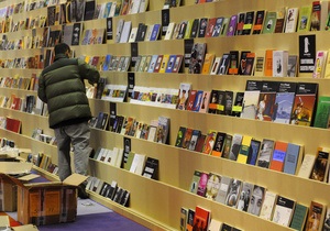 Опрос: Американцы предпочитают покупку книг шопингу и кино