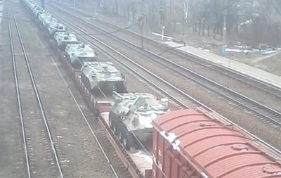В Донецкой области  засекли  ж/д состав с танками и БТР