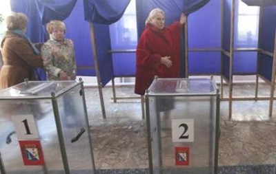 Голосування в Криму проходить під наглядом місцевої самооборони і козаків