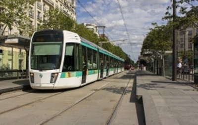 Через забруднення повітря влада Парижа обмежила використання особистого транспорту