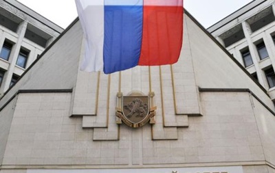 Над военкоматом Крыма подняли российский флаг