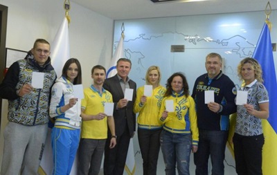 Українські олімпійці показали білу картку миру