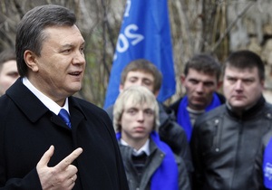 Янукович: Участников акции протеста у стен Кабмина избили переодетые милиционеры