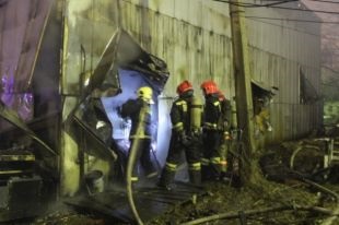 В Кривом Роге пожар на складах с танками