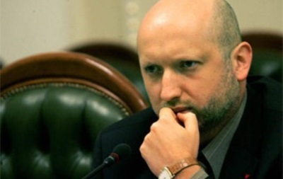 Турчинов підписав указ про передислокацію військових частин з Криму