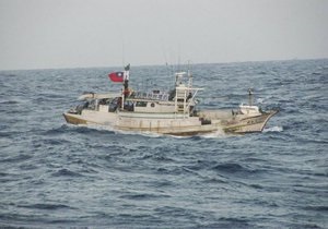 Тайваньская флотилия подошла к спорным островам Сенкаку
