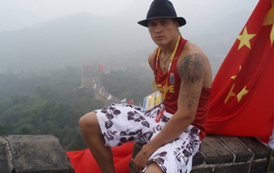 Важная миссия: Александр Усик улетел в Китай