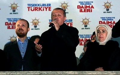 Прем єр Туреччини оголосив про перемогу своєї партії на муніципальних виборах
