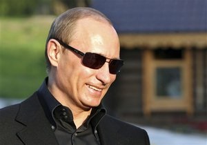 Путин в Крыму покатался с байкерами на трехколесном мотоцикле (обновлено)