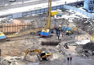 В Киеве на Оболони упал строительный кран, погибли два человека