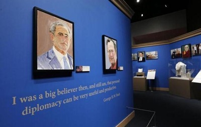 Бывший президент США Джордж Буш представил выставку своих картин