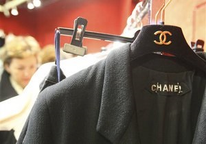 В Одессе разоблачили цех по производству одежды под логотипами известных брендов
