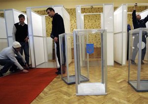 Спасатели освободили женщину, застрявшую в унитазе на избирательном участке в Днепропетровской области