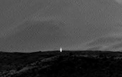Марсоход сфотографировал столб света на Красной планете