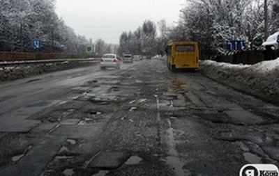 Украинские власти возьмут кредит для ремонта дорог