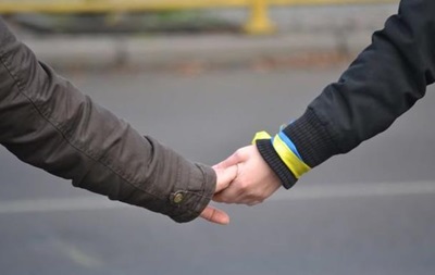 Украинцы в субботу построят  живую цепь  в знак мира и единства