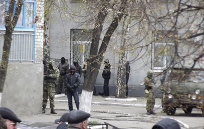  Это наши ребята : захват райотдела милиции, вертолеты и дисскусии о  бандеровцах  в Славянске