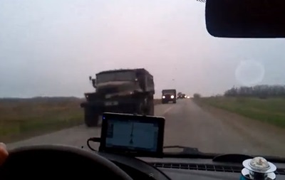 В сети появилось видео военной техники, которая едет в Мариуполь