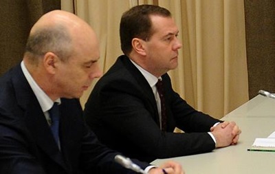 Медведев винит геополитику в оттоке капитала из России