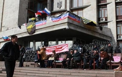 Вооруженные люди запрещают журналистам работать в здании Донецкого горсовета - источник
