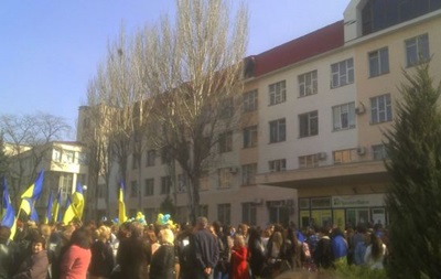 Луганские студенты собираются на шествие за единую Украину