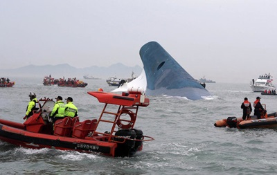 Кількість загиблих на затонулому поромі у Південній Кореї зросла до 28 осіб 